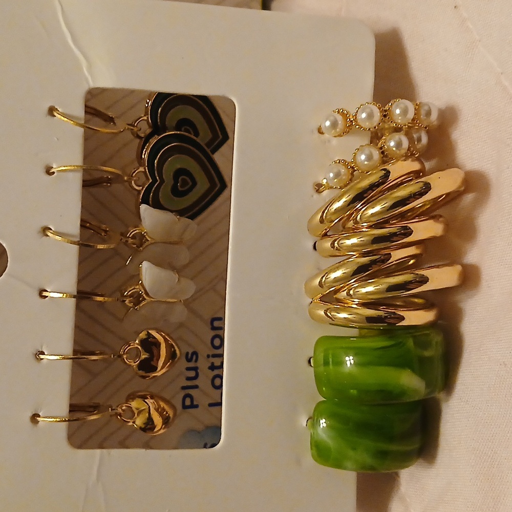 Pierced gold tone earrings, set 5